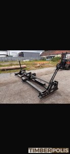 Predám hydraulický nakladač  dreva s hákmi ( Waltera ) – ako nový!