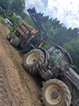 Šumarski traktor VALTRA T193 | Šumarska tehnika | Strojevi za obradu drva | KOMITrade s.r.o.